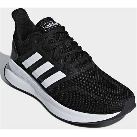 adidas negras con blanco.